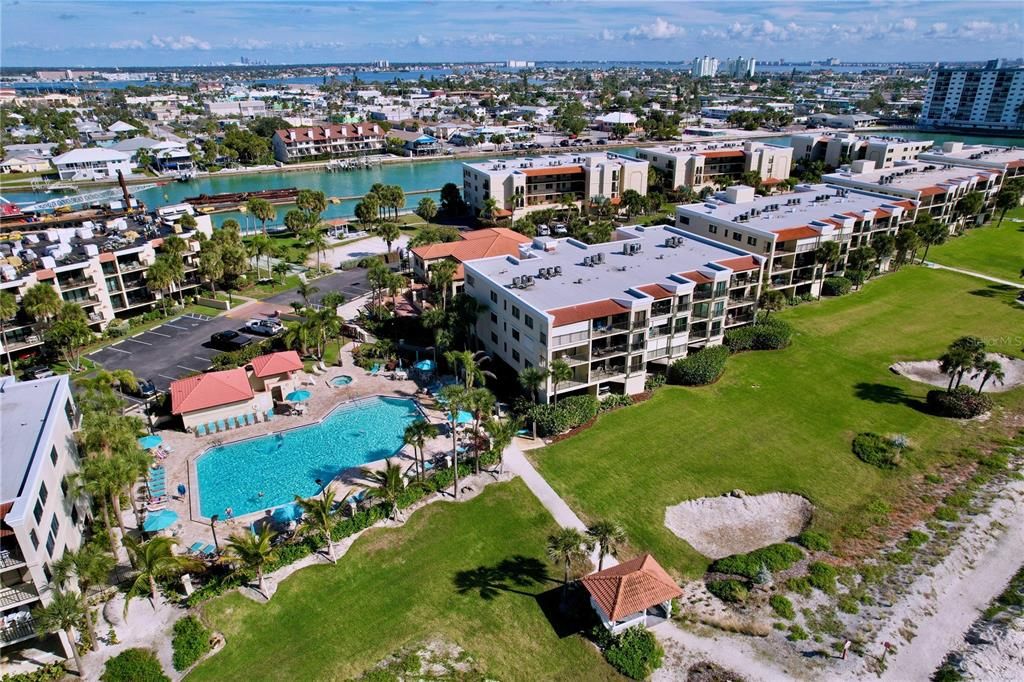 For Sale: $1,150,000 (2 beds, 2 baths, 1255 Square Feet)