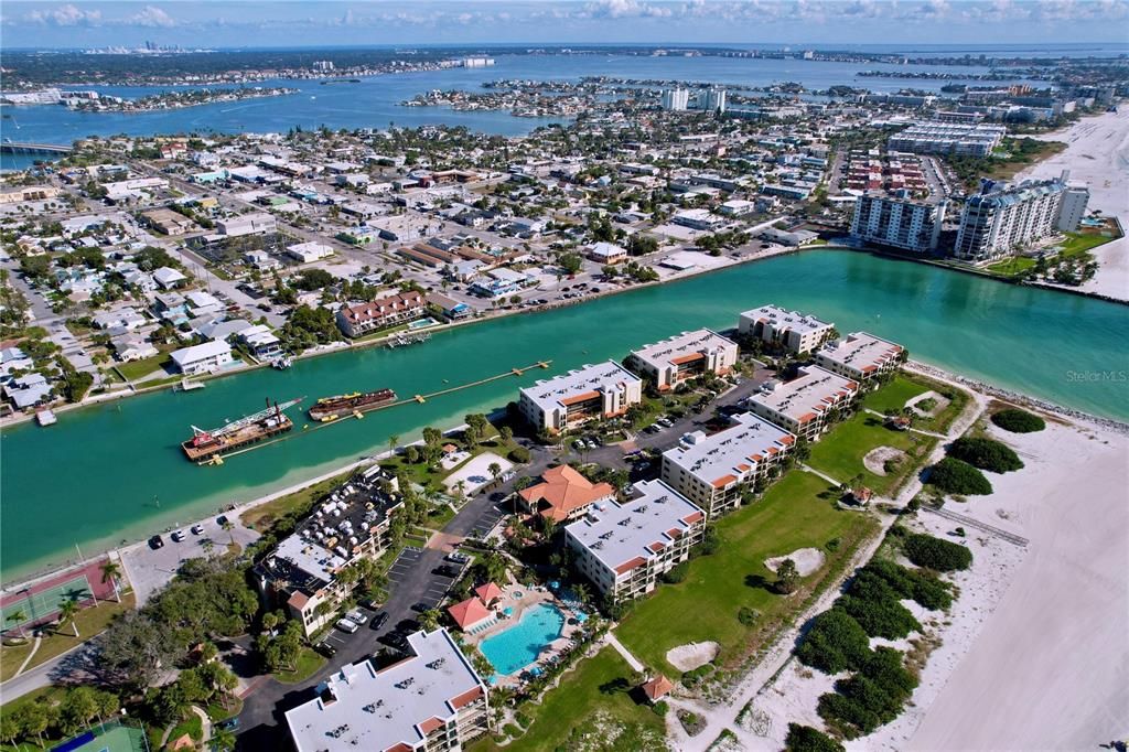 For Sale: $1,150,000 (2 beds, 2 baths, 1255 Square Feet)