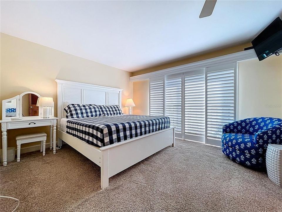 For Sale: $1,150,000 (2 beds, 2 baths, 1255 Square Feet)