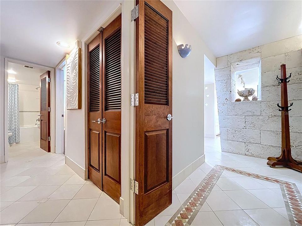 For Sale: $1,150,000 (2 beds, 2 baths, 1255 Square Feet)