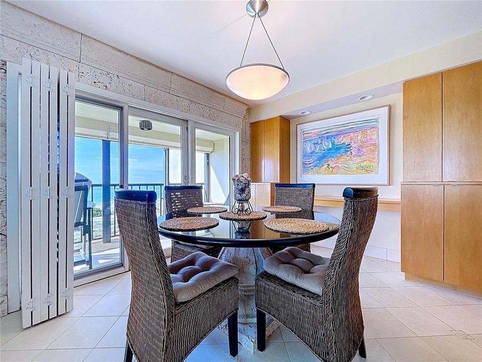 For Sale: $1,150,000 (2 beds, 2 baths, 1255 Square Feet)