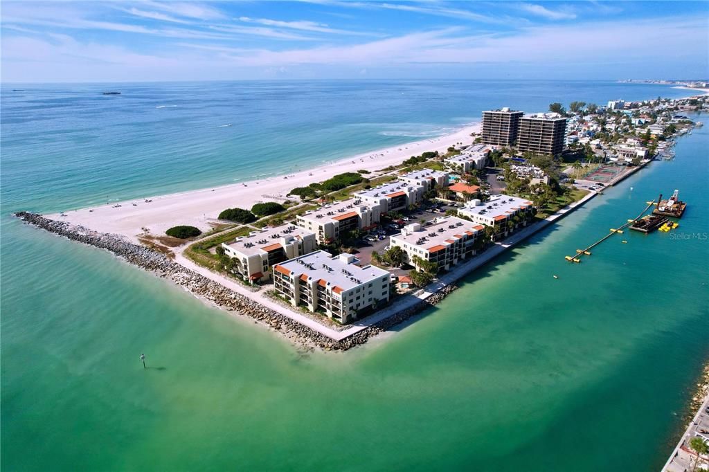 For Sale: $1,150,000 (2 beds, 2 baths, 1255 Square Feet)