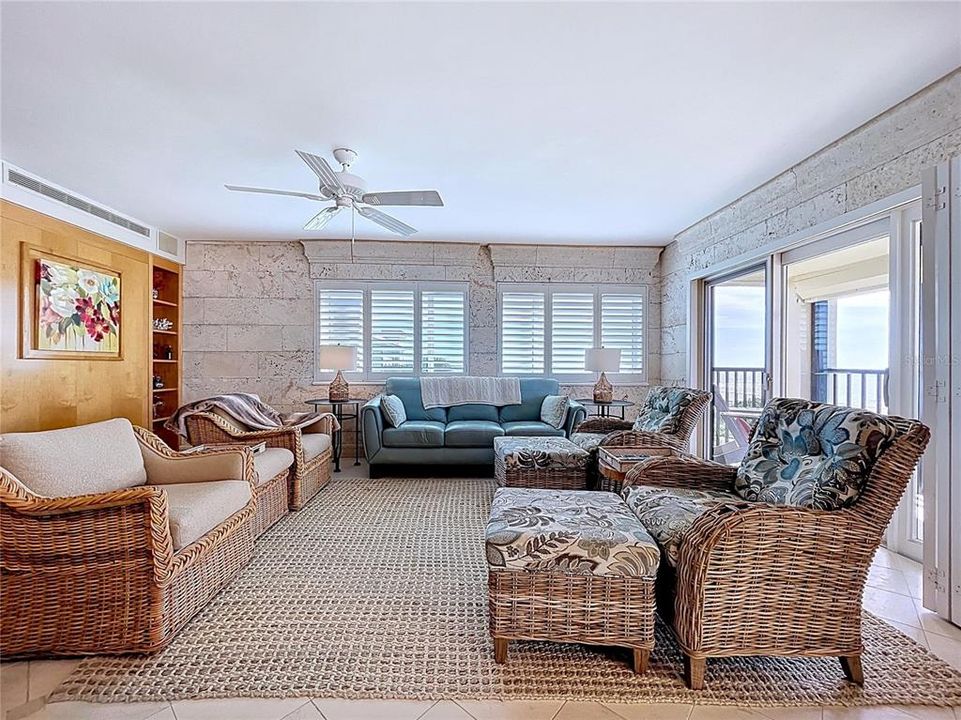 For Sale: $1,150,000 (2 beds, 2 baths, 1255 Square Feet)