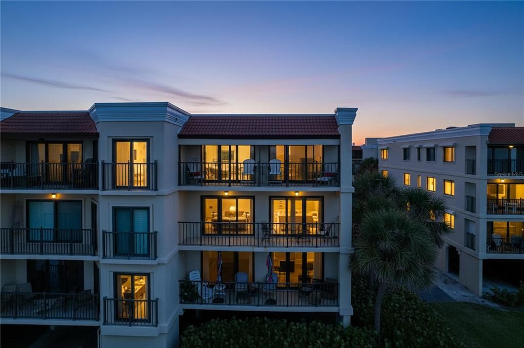 For Sale: $1,150,000 (2 beds, 2 baths, 1255 Square Feet)