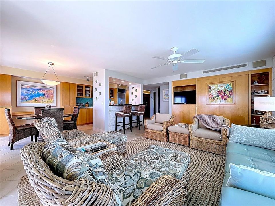 For Sale: $1,150,000 (2 beds, 2 baths, 1255 Square Feet)