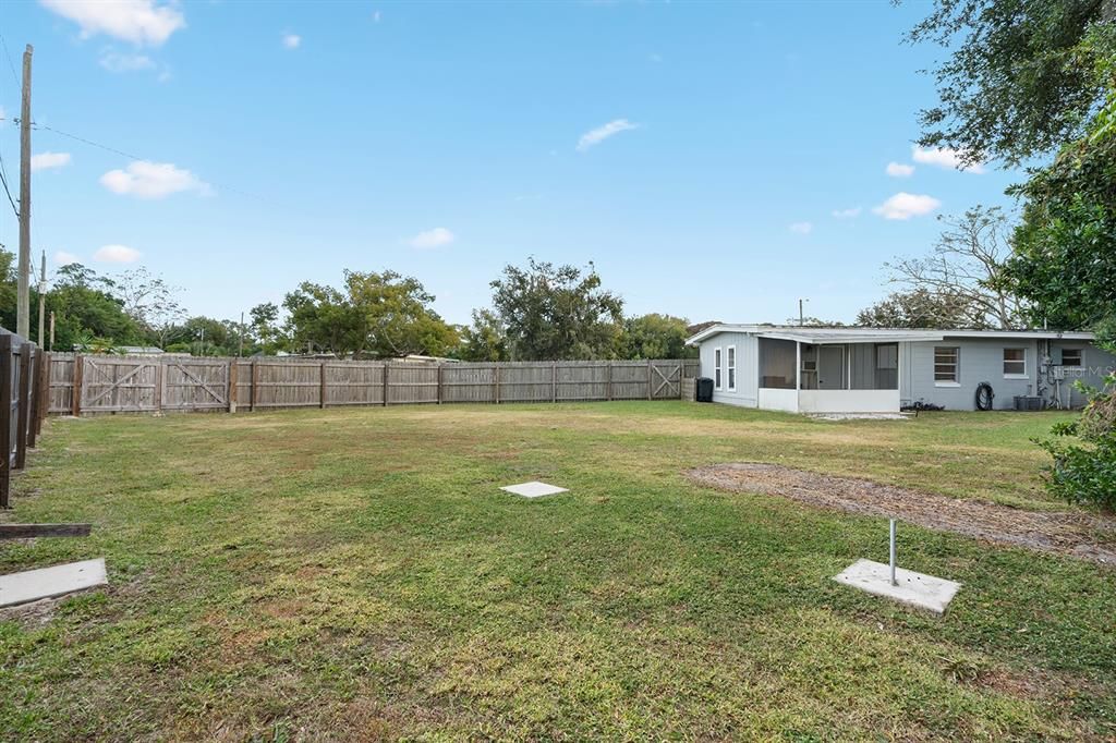 For Sale: $325,000 (3 beds, 1 baths, 1097 Square Feet)