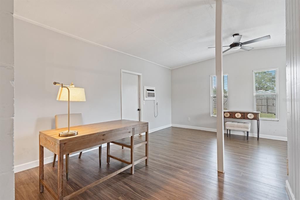 For Sale: $325,000 (3 beds, 1 baths, 1097 Square Feet)