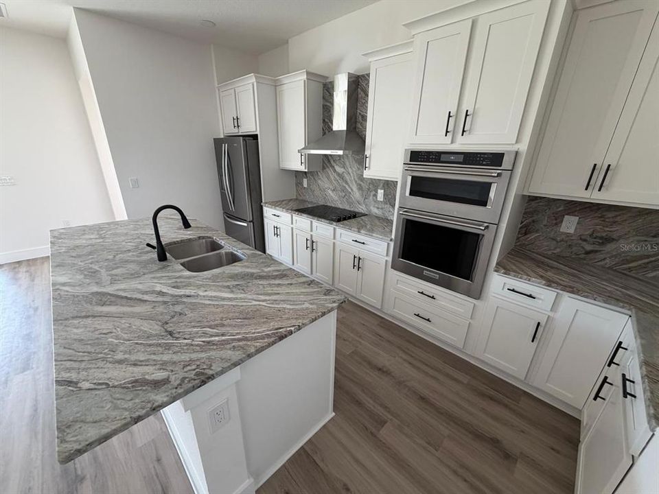 For Sale: $539,000 (3 beds, 2 baths, 1972 Square Feet)