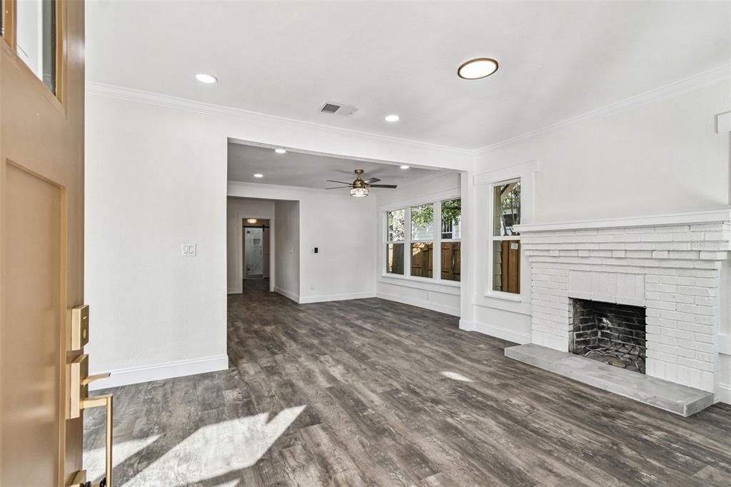 For Sale: $749,000 (3 beds, 2 baths, 1524 Square Feet)