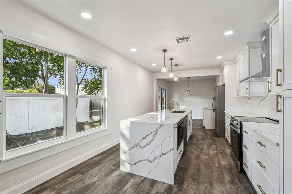 For Sale: $749,000 (3 beds, 2 baths, 1524 Square Feet)