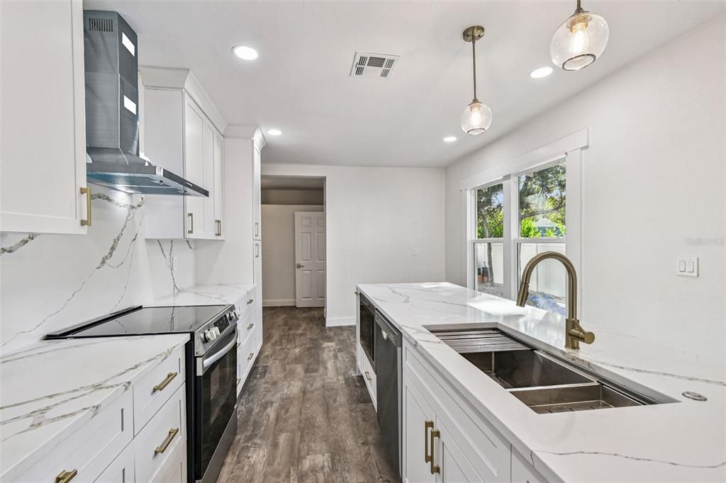 For Sale: $749,000 (3 beds, 2 baths, 1524 Square Feet)