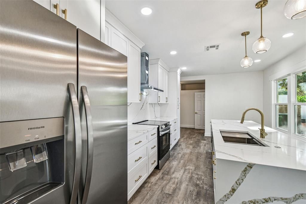 For Sale: $749,000 (3 beds, 2 baths, 1524 Square Feet)