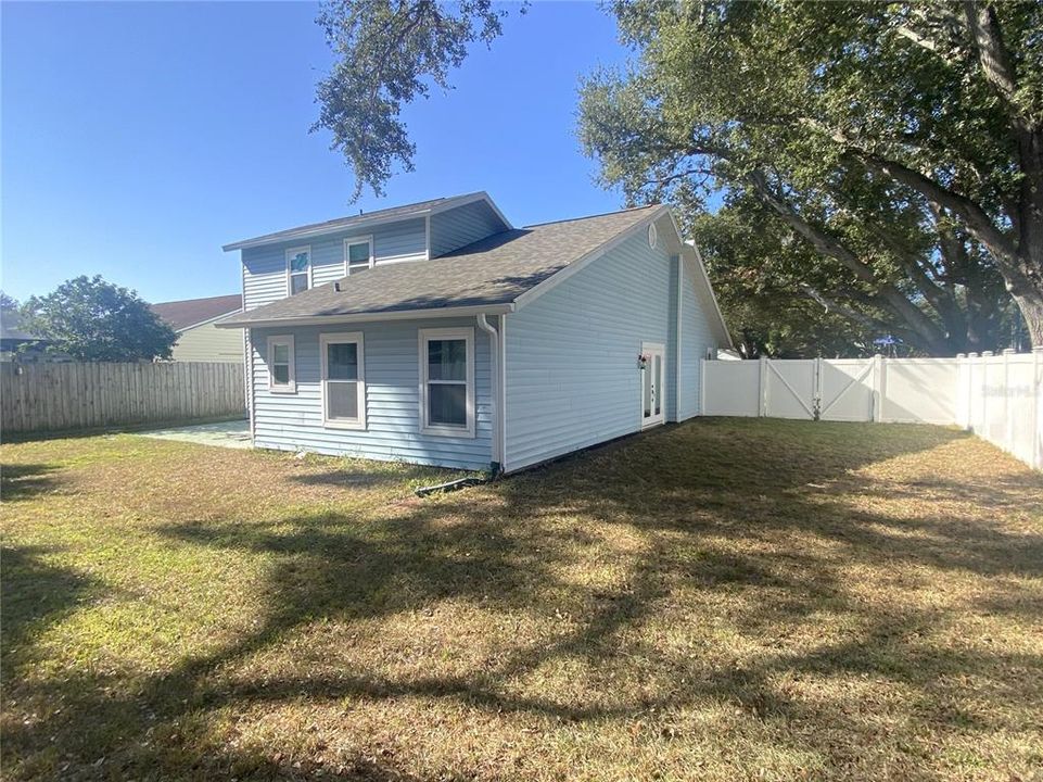 合同活跃: $400,000 (4 贝兹, 2 浴室, 1828 平方英尺)