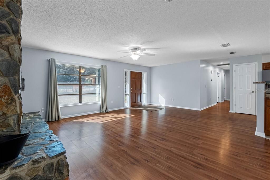 На продажу: $389,900 (3 спален, 2 ванн, 1488 Квадратных фут)