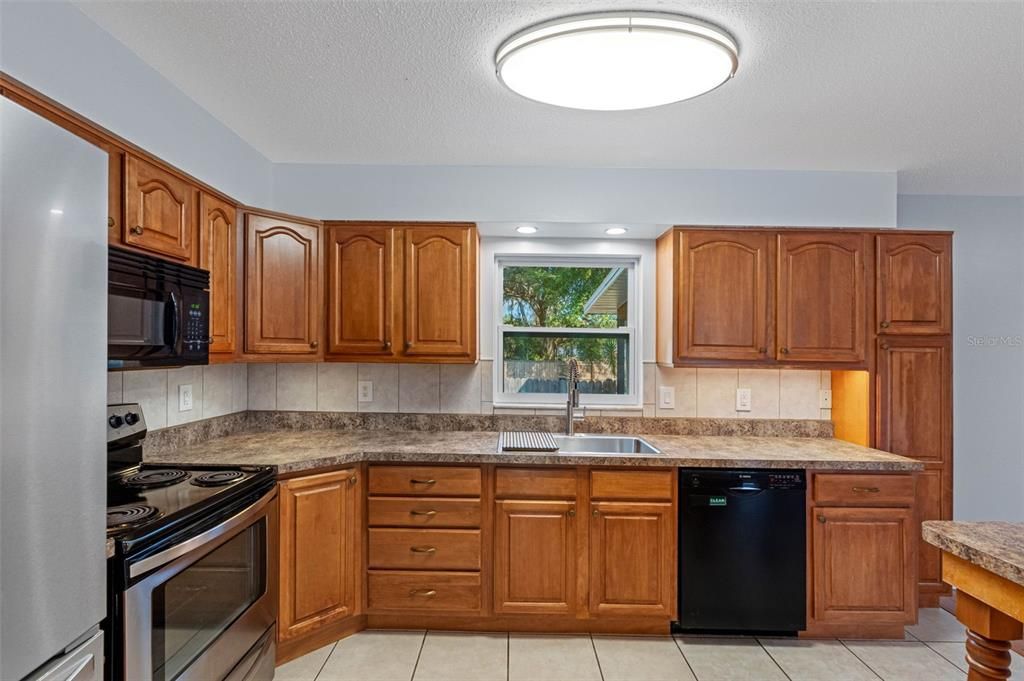 На продажу: $389,900 (3 спален, 2 ванн, 1488 Квадратных фут)