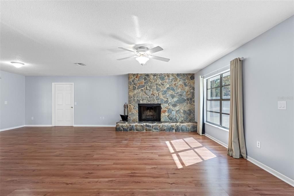 На продажу: $389,900 (3 спален, 2 ванн, 1488 Квадратных фут)