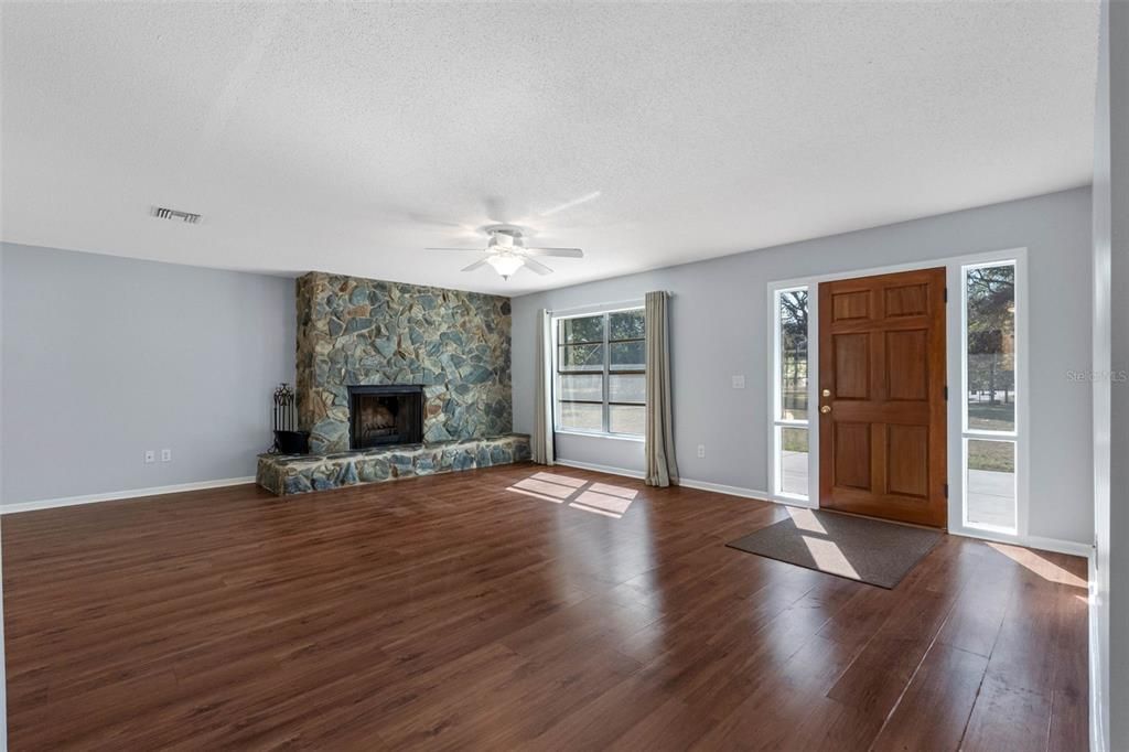 На продажу: $389,900 (3 спален, 2 ванн, 1488 Квадратных фут)