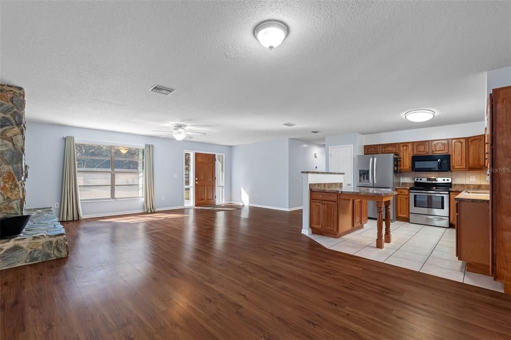 На продажу: $389,900 (3 спален, 2 ванн, 1488 Квадратных фут)