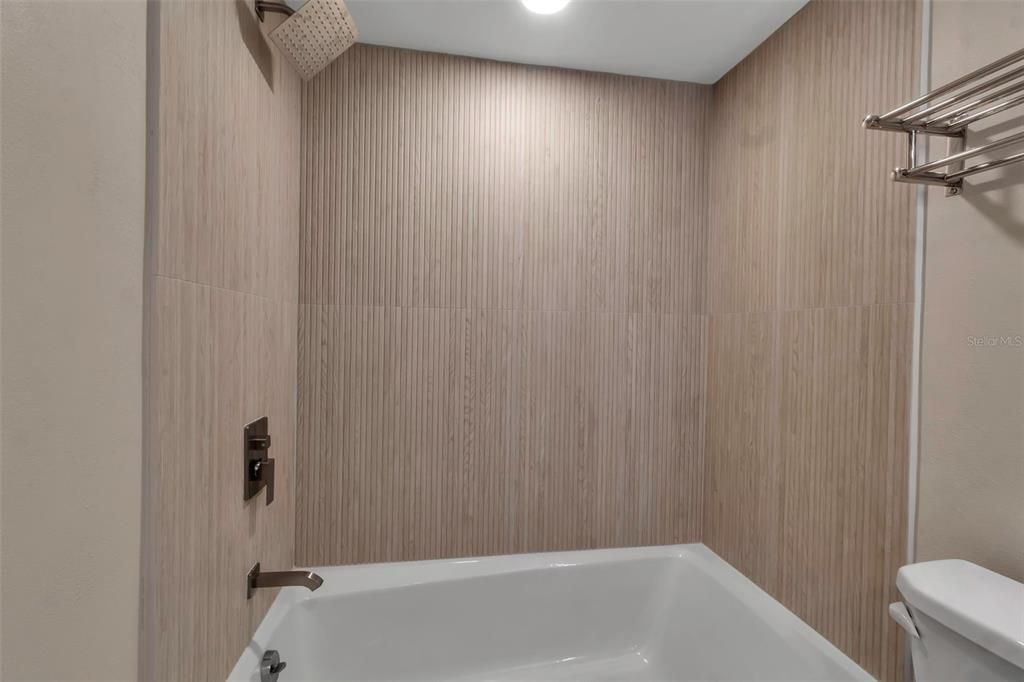 For Sale: $925,000 (2 beds, 2 baths, 1561 Square Feet)