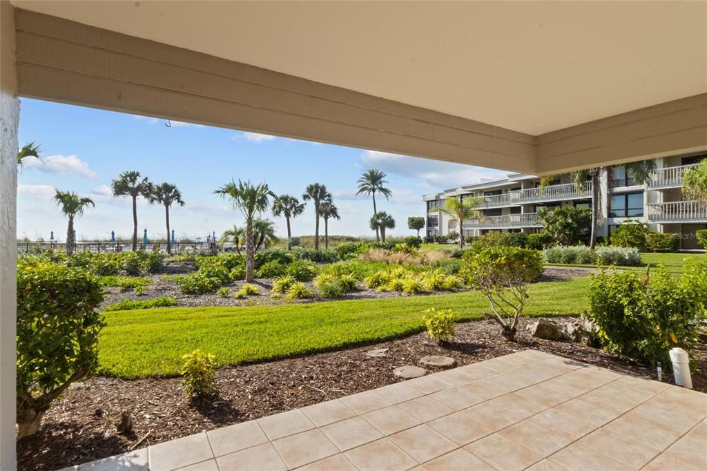 For Sale: $925,000 (2 beds, 2 baths, 1561 Square Feet)