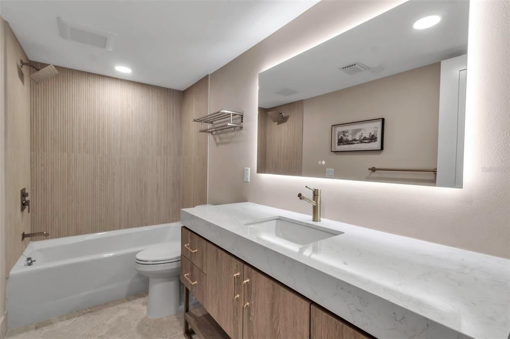 For Sale: $925,000 (2 beds, 2 baths, 1561 Square Feet)