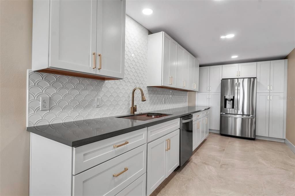 For Sale: $925,000 (2 beds, 2 baths, 1561 Square Feet)