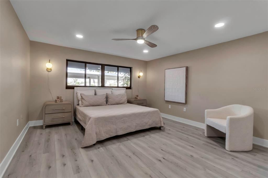 For Sale: $925,000 (2 beds, 2 baths, 1561 Square Feet)