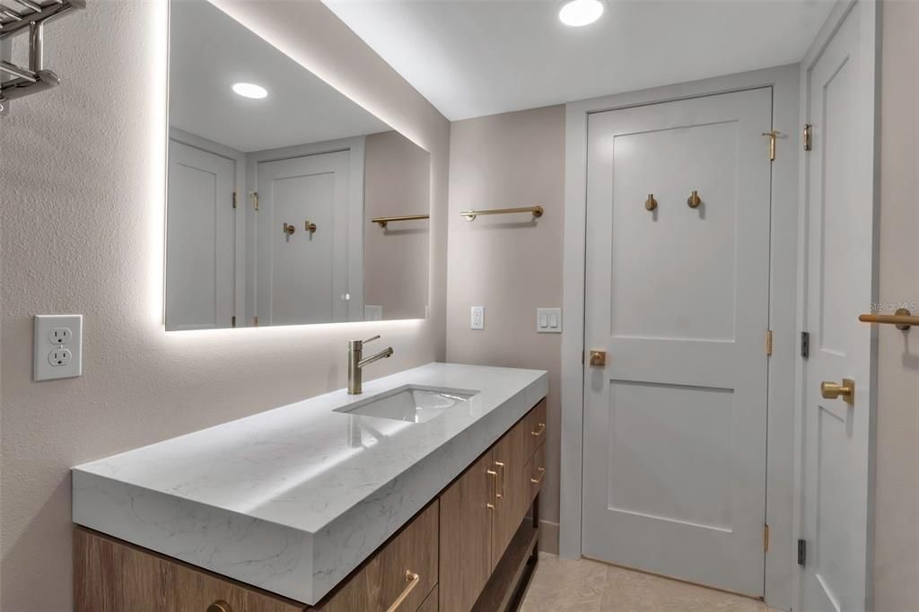 For Sale: $925,000 (2 beds, 2 baths, 1561 Square Feet)