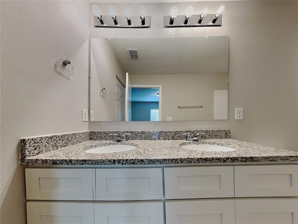 В аренду: $2,049 (4 спален, 2 ванн, 1400 Квадратных фут)