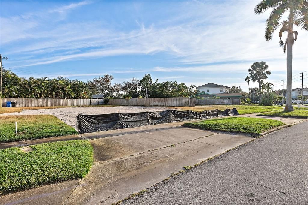 For Sale: $829,000 (0.21 acres)