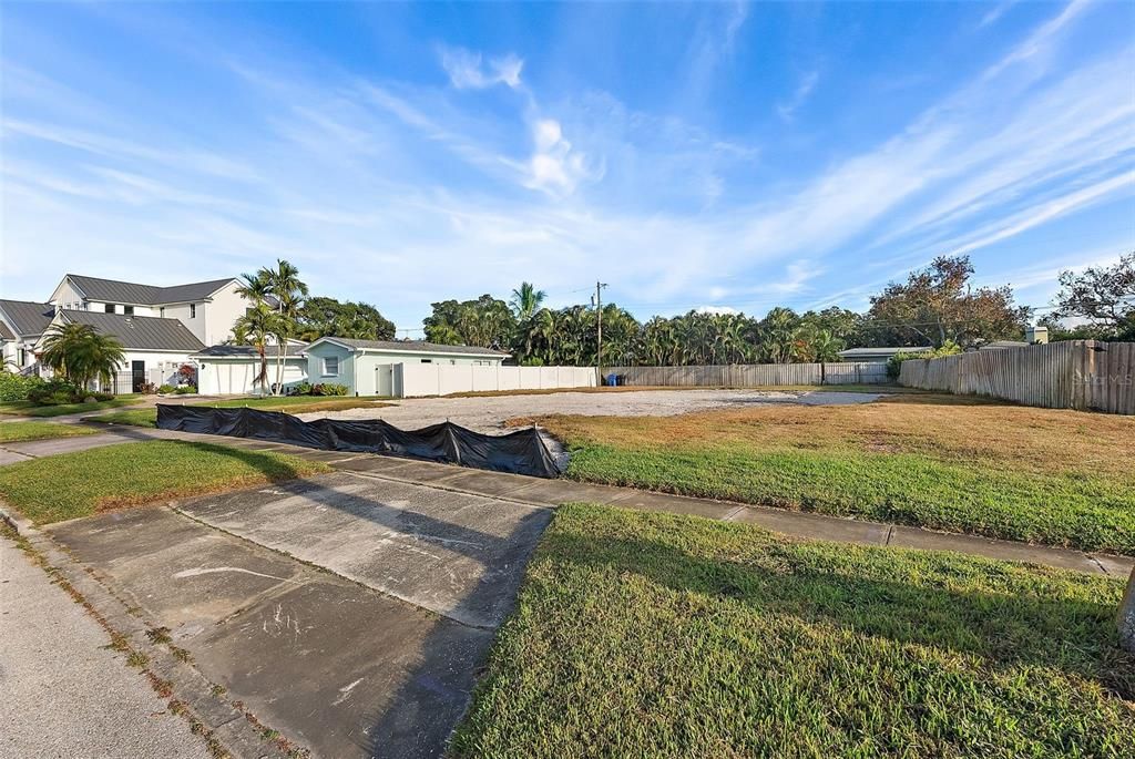 For Sale: $829,000 (0.21 acres)