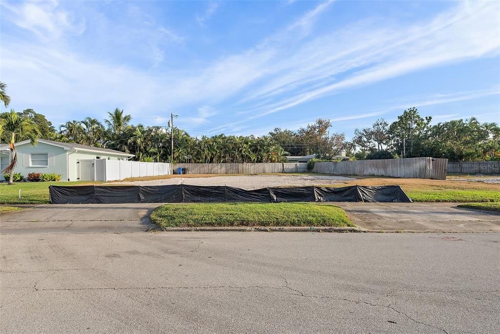 For Sale: $829,000 (0.21 acres)