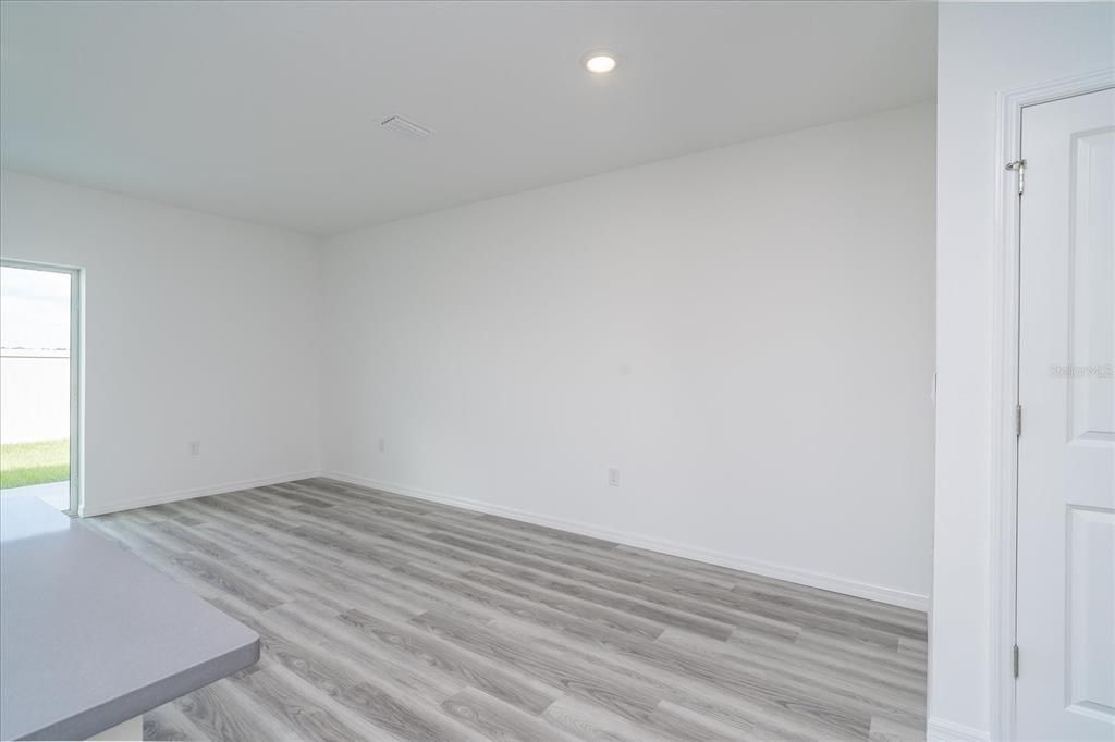 For Rent: $2,200 (3 beds, 2 baths, 1463 Square Feet)