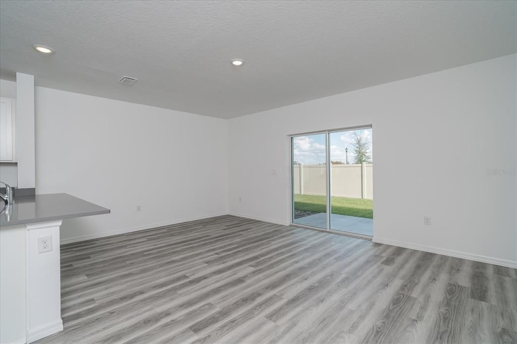 For Rent: $2,200 (3 beds, 2 baths, 1463 Square Feet)