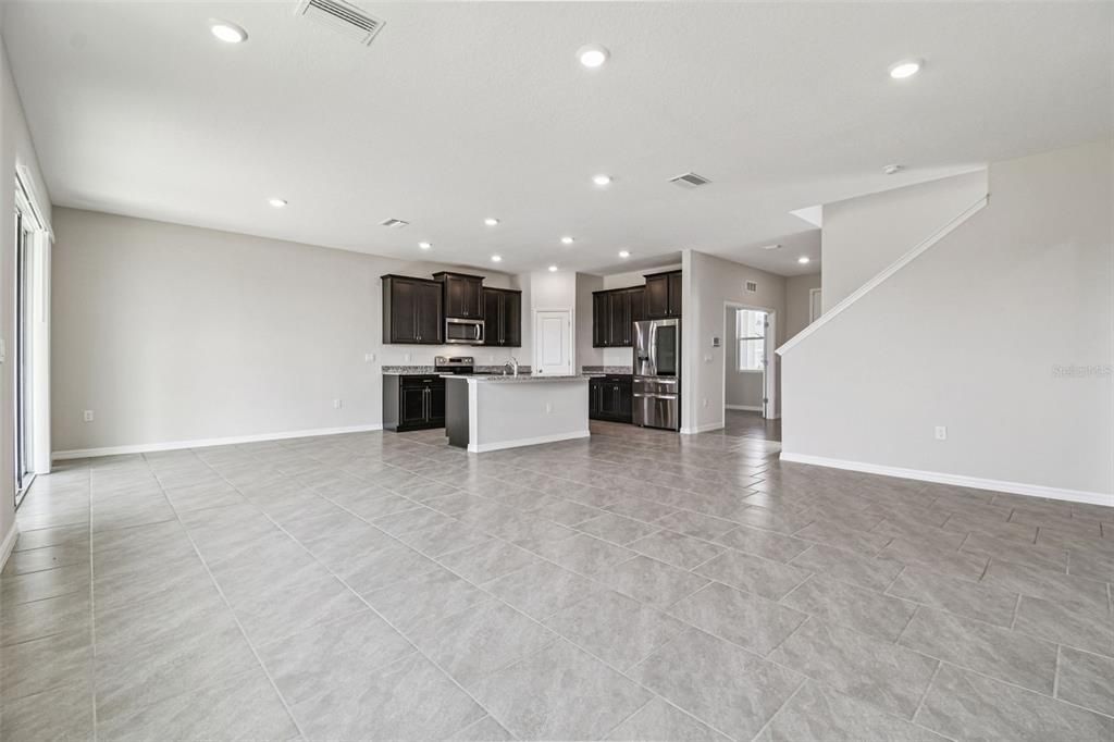 出租: $3,500 (4 贝兹, 3 浴室, 2756 平方英尺)