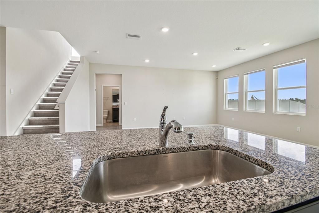 出租: $3,500 (4 贝兹, 3 浴室, 2756 平方英尺)