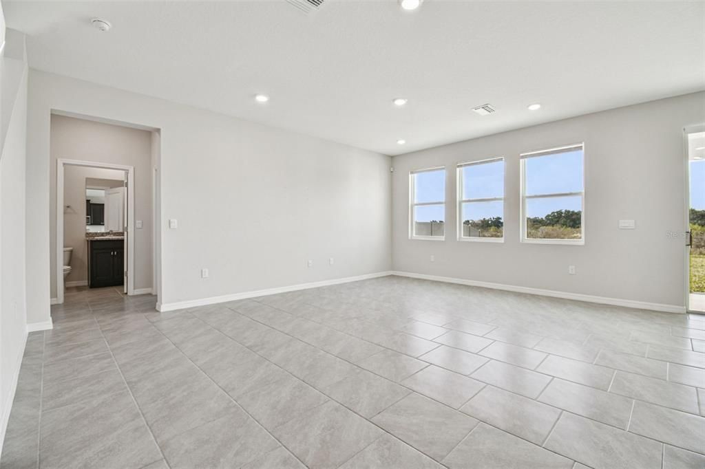 出租: $3,500 (4 贝兹, 3 浴室, 2756 平方英尺)