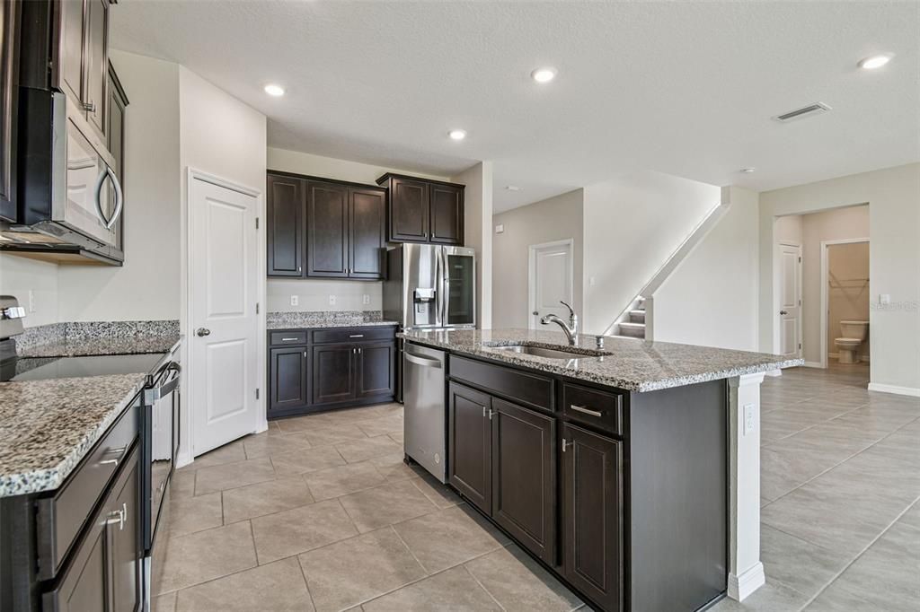 出租: $3,500 (4 贝兹, 3 浴室, 2756 平方英尺)