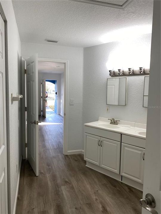 待售: $299,000 (2 贝兹, 2 浴室, 1320 平方英尺)