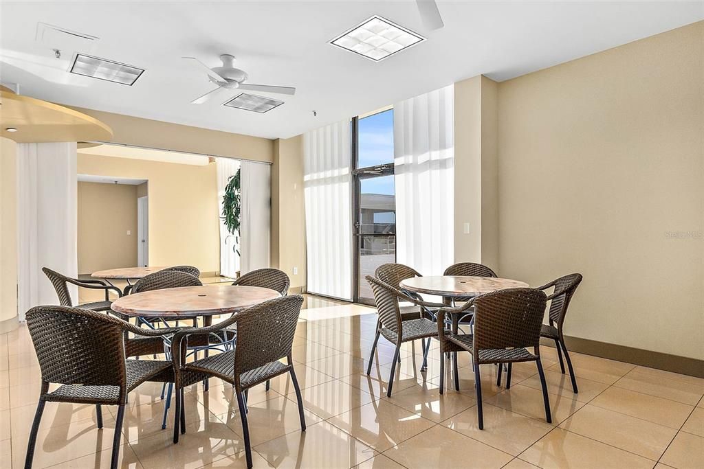 В аренду: $3,750 (2 спален, 2 ванн, 1215 Квадратных фут)