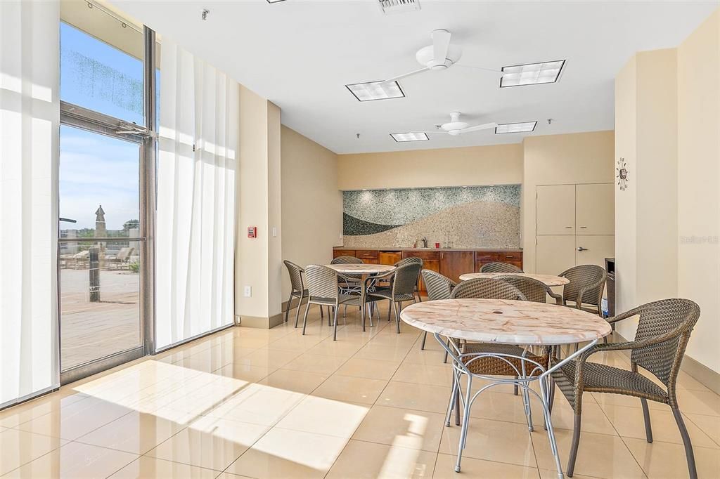 В аренду: $3,750 (2 спален, 2 ванн, 1215 Квадратных фут)