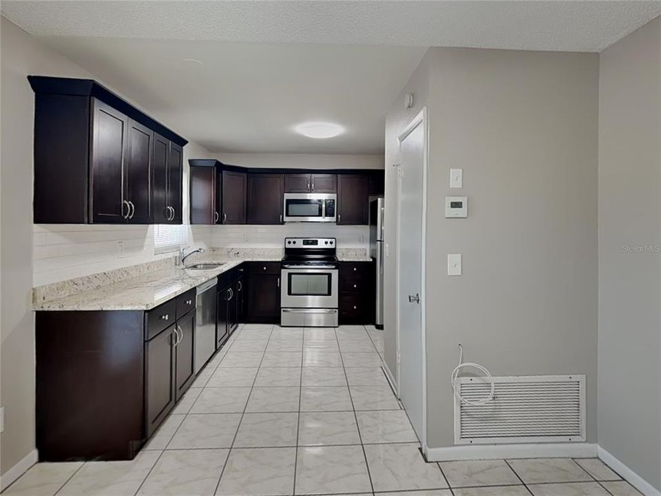 For Rent: $1,599 (3 beds, 2 baths, 1416 Square Feet)