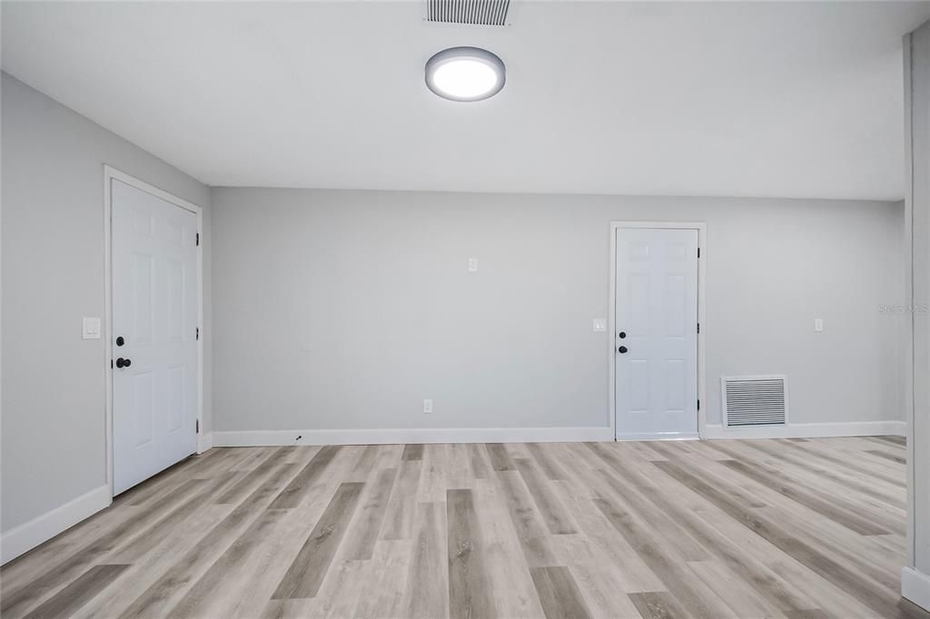 For Sale: $325,000 (4 beds, 2 baths, 1250 Square Feet)