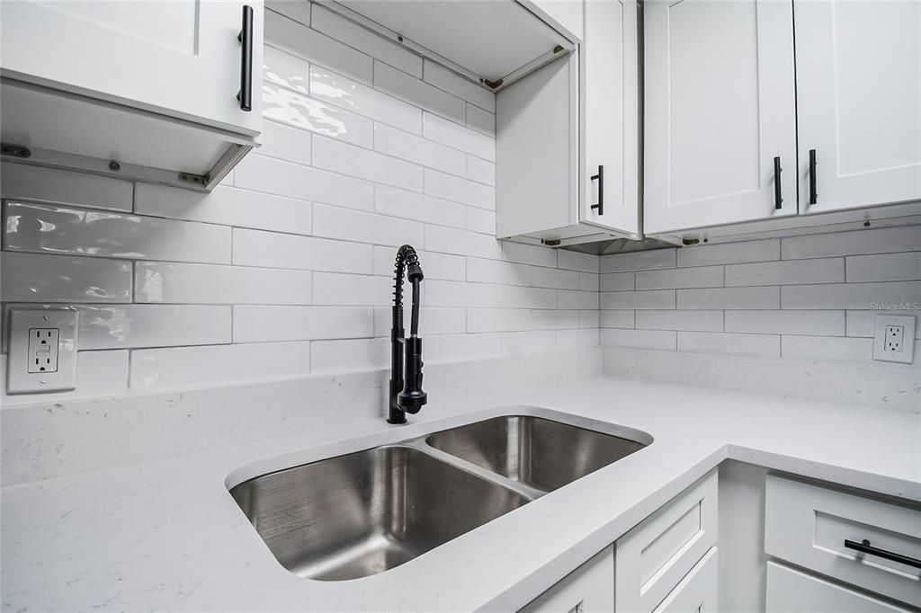 For Sale: $325,000 (4 beds, 2 baths, 1250 Square Feet)