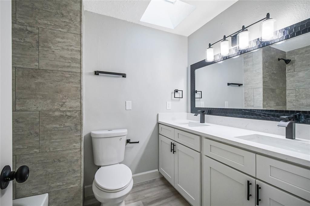 For Sale: $325,000 (4 beds, 2 baths, 1250 Square Feet)