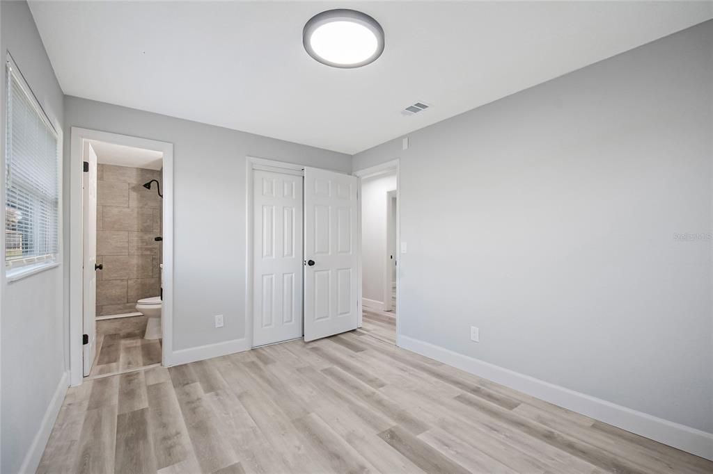 For Sale: $325,000 (4 beds, 2 baths, 1250 Square Feet)