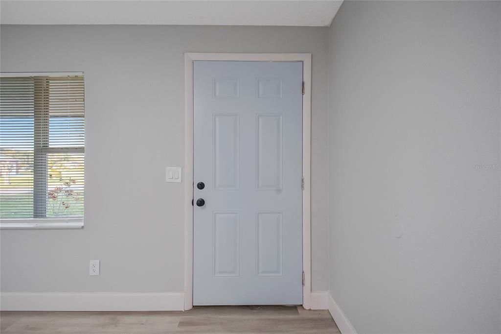 For Sale: $325,000 (4 beds, 2 baths, 1250 Square Feet)