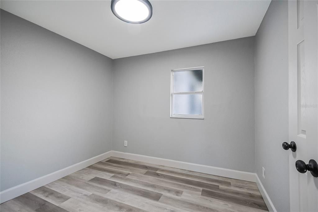 For Sale: $325,000 (4 beds, 2 baths, 1250 Square Feet)