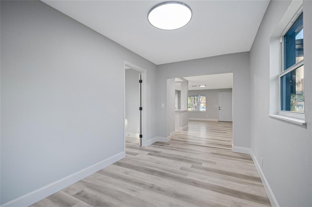 For Sale: $325,000 (4 beds, 2 baths, 1250 Square Feet)