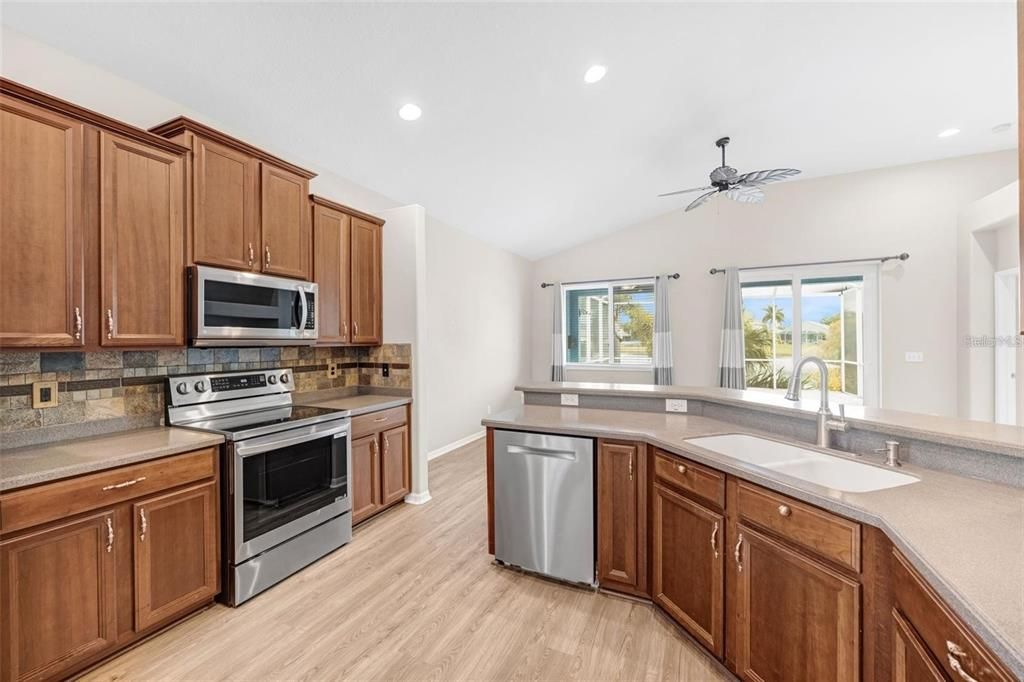 For Rent: $2,500 (3 beds, 2 baths, 2062 Square Feet)